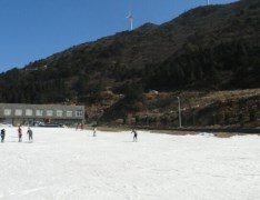 武漢甘露山熱雪奇跡國(guó)際滑雪場(chǎng)激情滑雪1日游